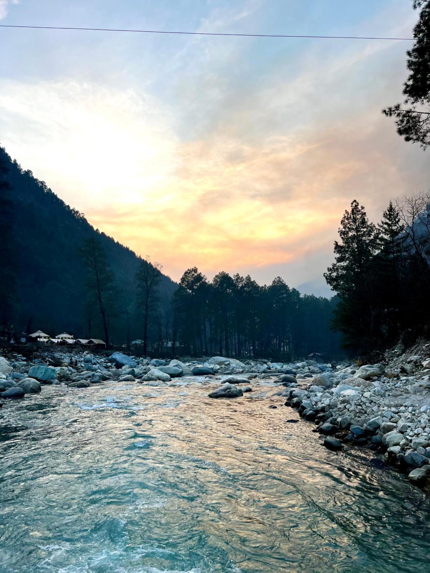 Hotel Adinova Kasol Dış mekan fotoğraf
